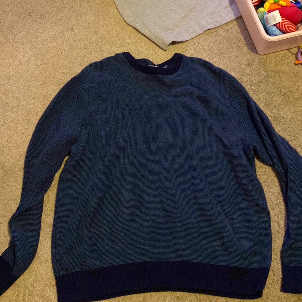Crew neck knit sweater